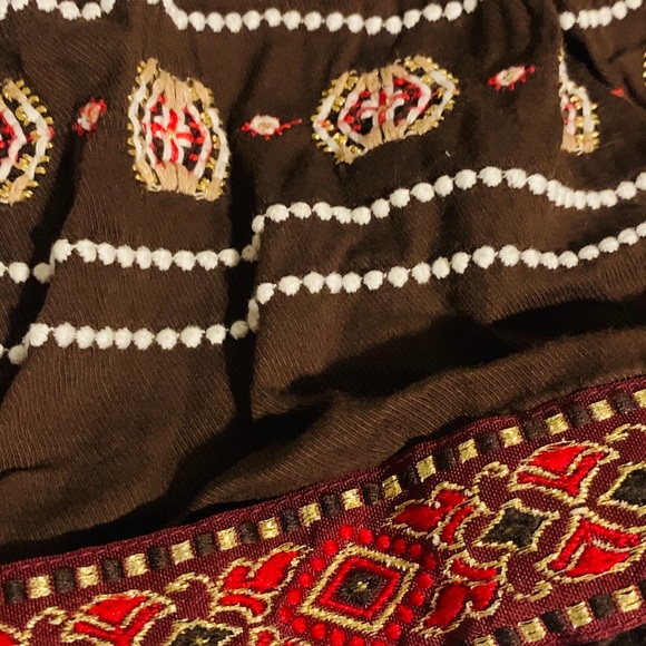 Baby Gap 4T brown embroidered skirt - Picture 2 of 4